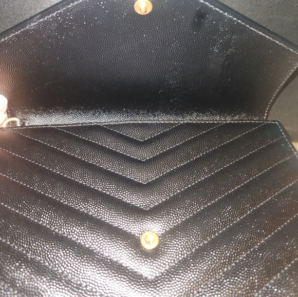 AUTHENTIC SAINT LAURENT QUILTED FLAP WRISTLET - Picture 7 of 16